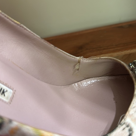 Manolo Blahnik Hangisi with Dustbag. - Picture 7 of 10